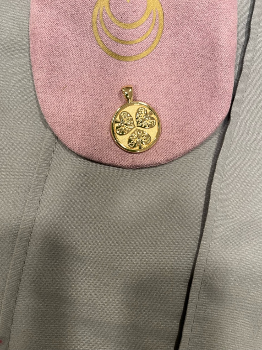 Jane Win small joy coin pendant - Picture 3 of 3